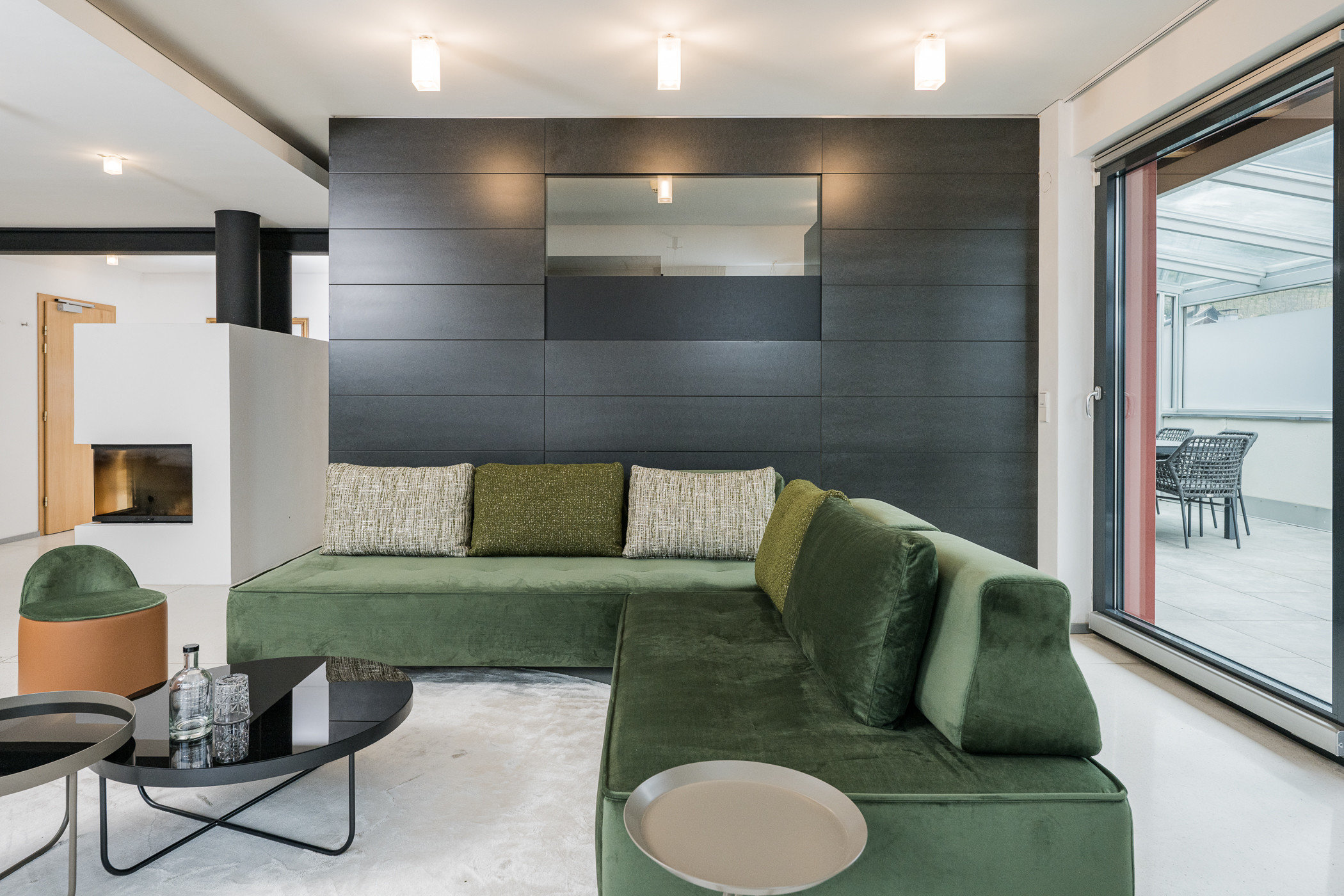 Black & White Suite 3
