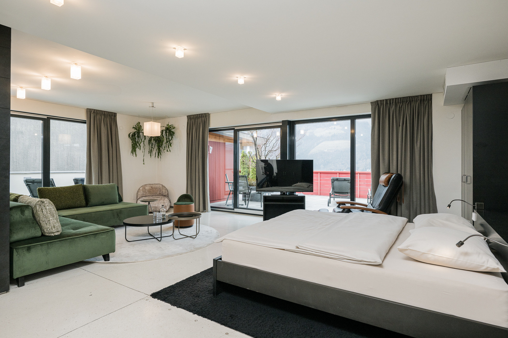 Black & White Suite