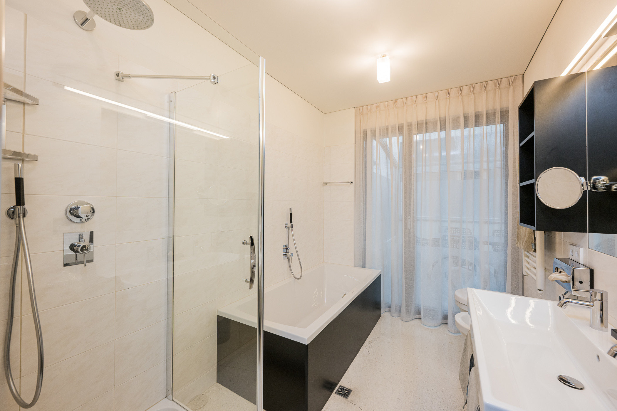 Black & White Suite 6