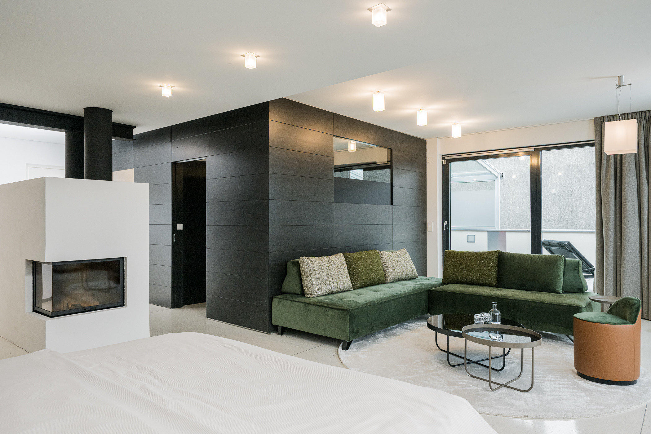 Black & White Suite 2