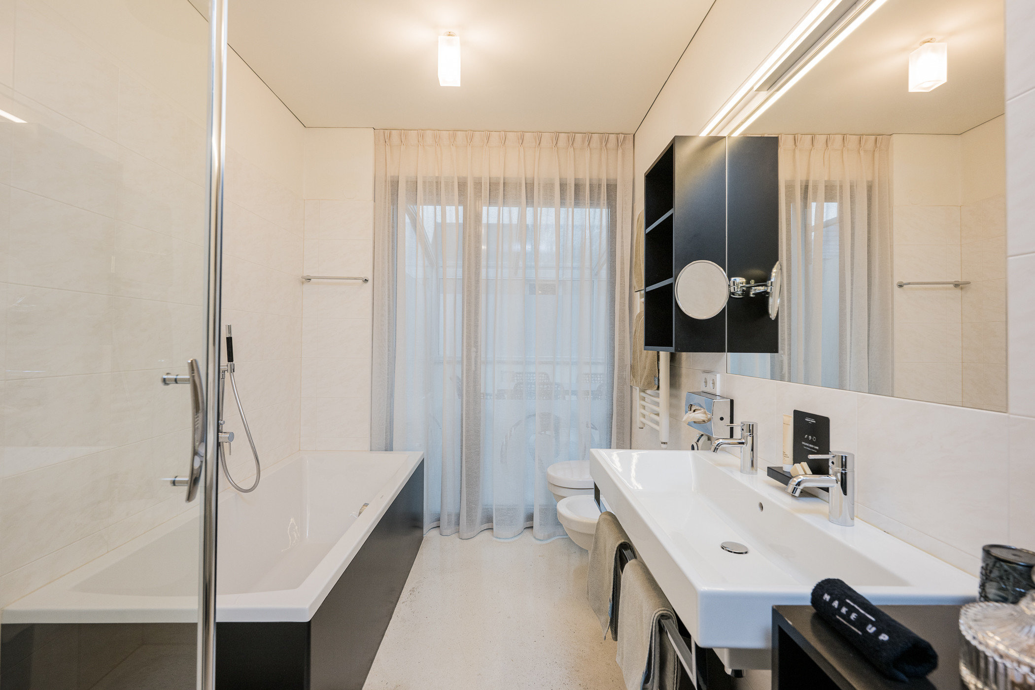 Black & White Suite 5