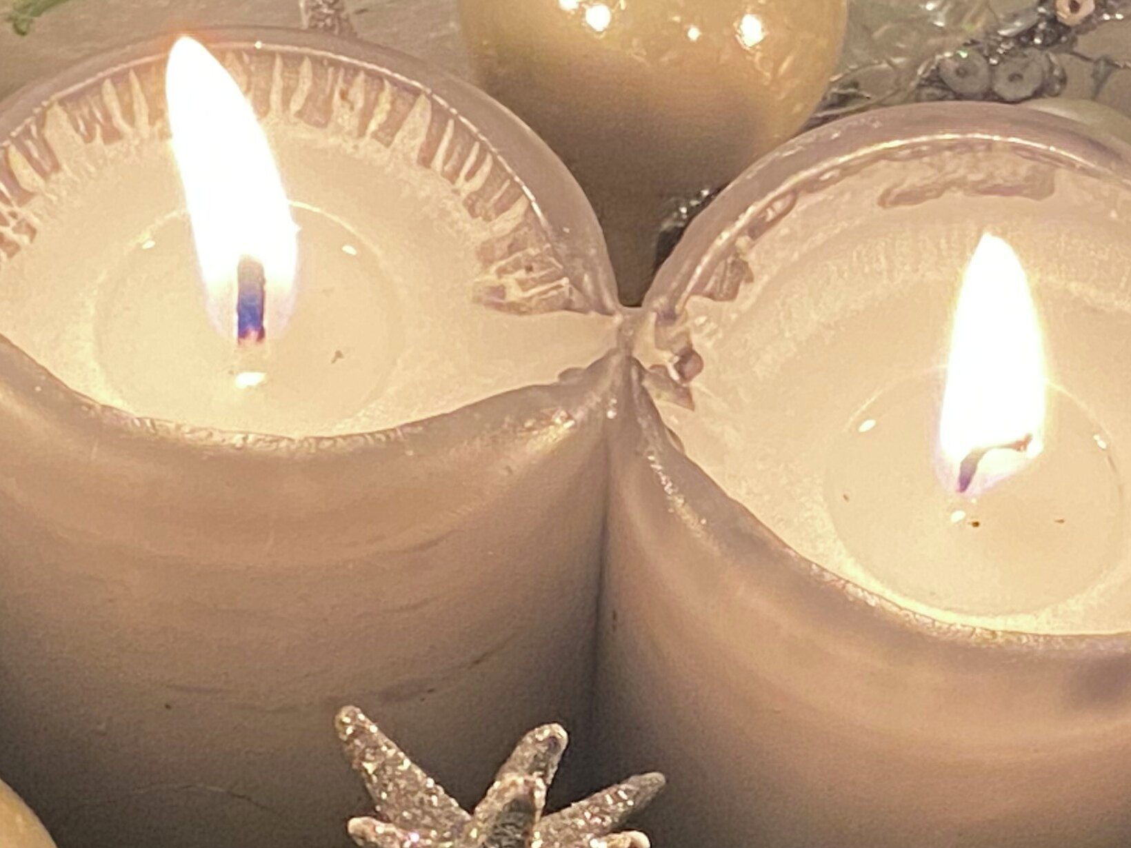 A Natale, Barbara Mair, la padrona dello Stefanshof, ha realizzato una moderna corona dell`Avvento.