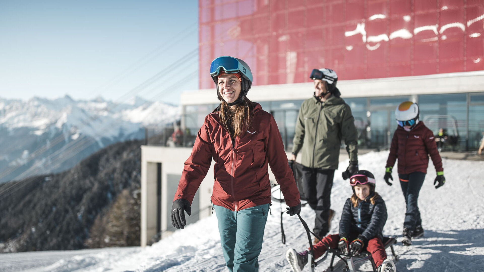 Meran2000_Winter_Familie_Rodeln