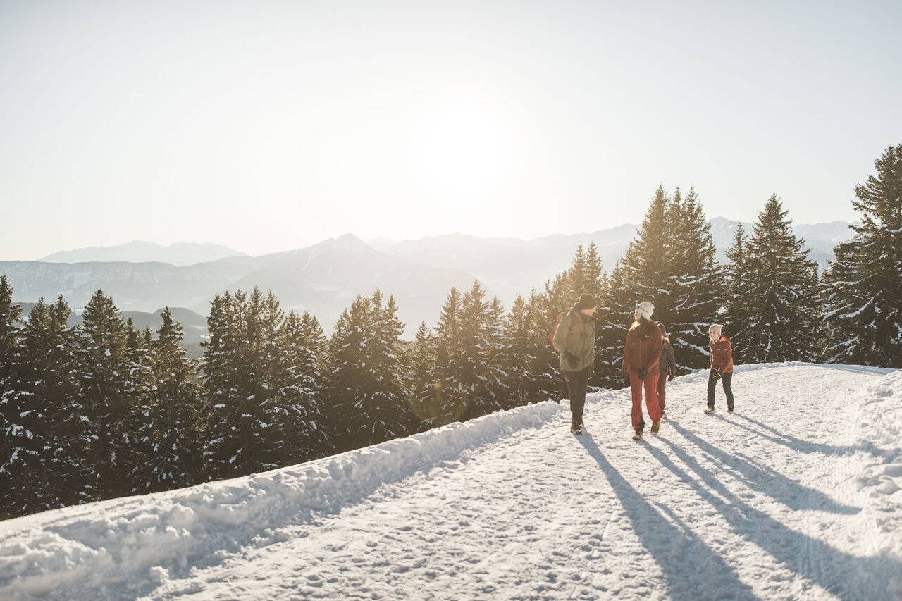 Meran2000_Winter_Familie_wandern