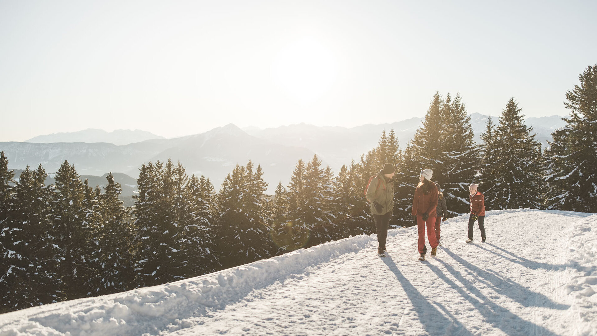 Meran2000_Winter_Familie_wandern