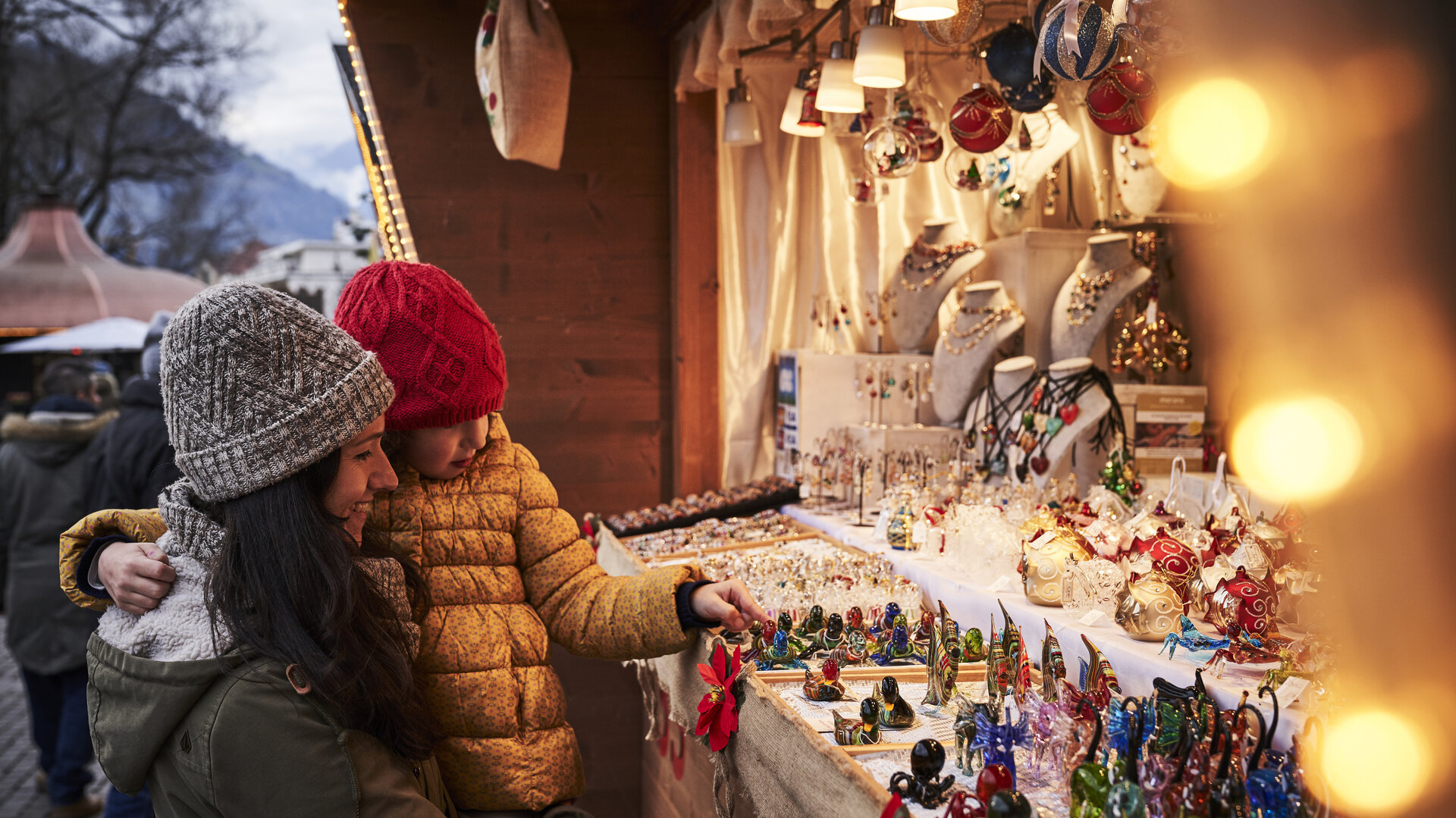 Weihnachtsmarkt_Meran_Mutter_Tochter